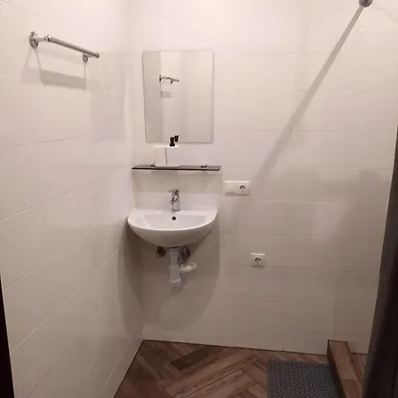 306 Noview Sgl Apartment